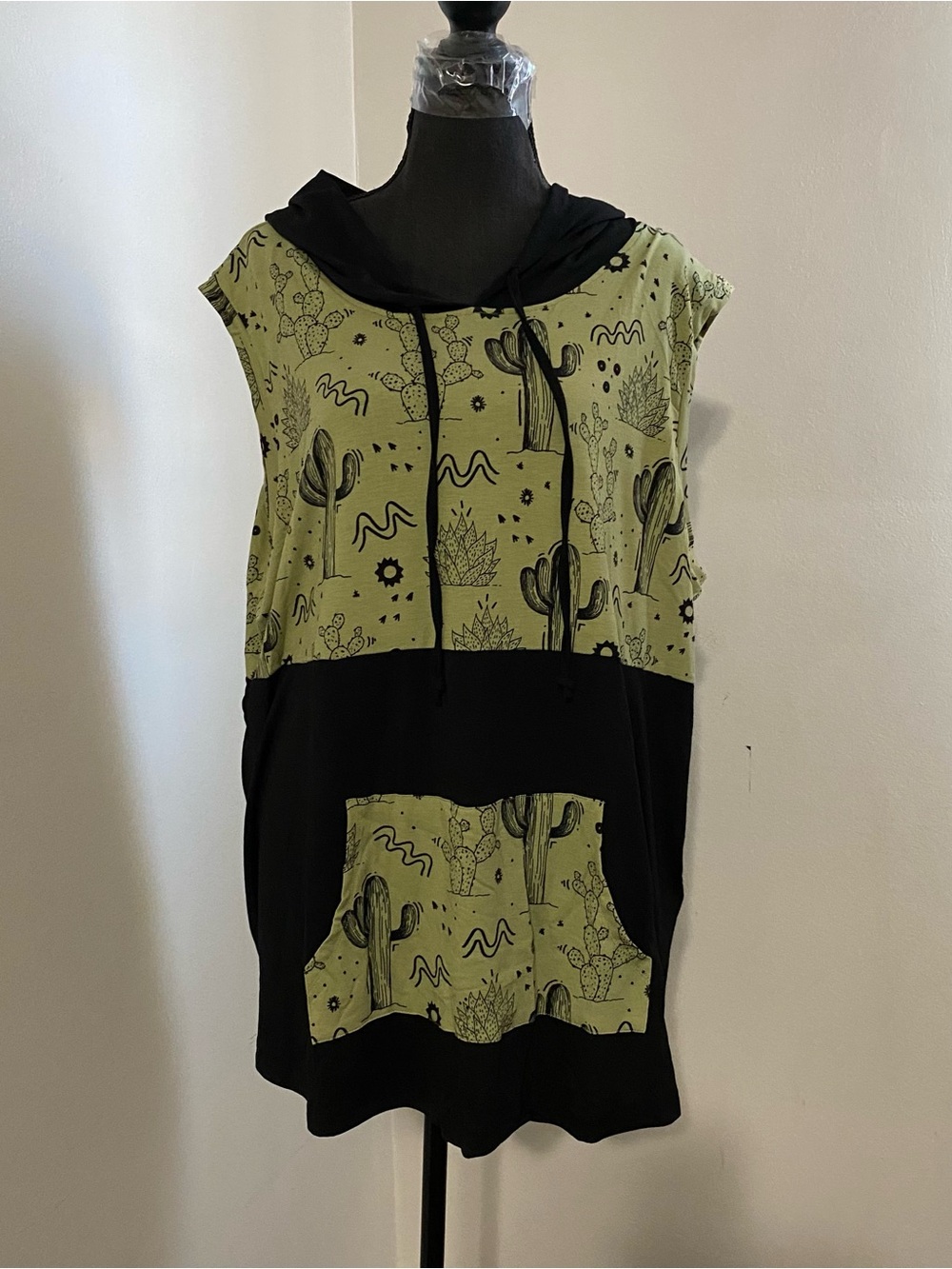 Sleeveless Green Cactus Print Hoodie Tunic - Black Trim - Picture 1 of 7